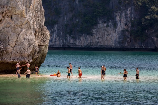 Laos Vietnam 5D 7999 Final